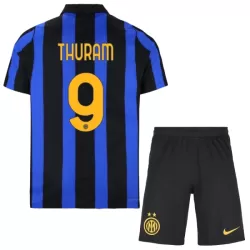 Koszulka Inter Mediolan Thuram 9 26/27 Domowa Dziecięca Koszulka Inter Mediolan Thuram 9 26/27 Domowa Dziecięca