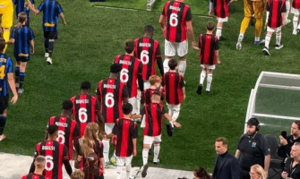 Derby Mediolanu oddają hołd Baresiemu