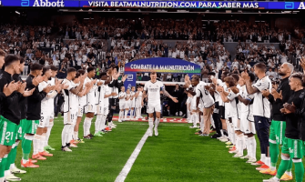 Europejski futbol świętuje moment pożegnania zawodników Europejski futbol świętuje moment pożegnania zawodników