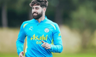 Gvardiol, obrońca Manchesteru City, który ma zarówno ofensywne, jak i defensywne umiejętności