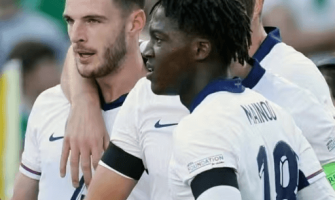 Wybitny występ Rice'a pomógł Anglii dobrze rozpocząć sezon